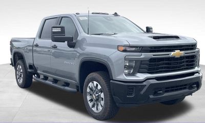2026 Chevrolet Silverado HD Custom