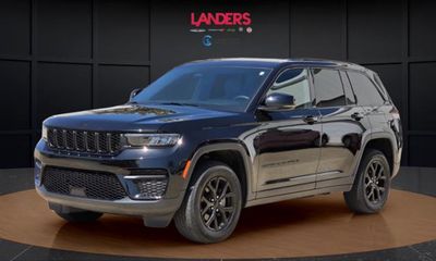 2025 Jeep Grand Cherokee Laredo Altitude