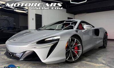 2023 McLaren Artura