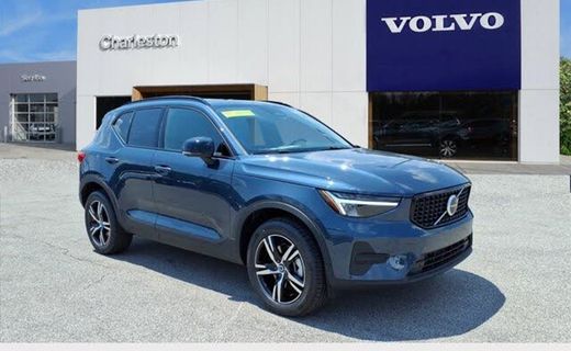 2026 Volvo XC40 Core