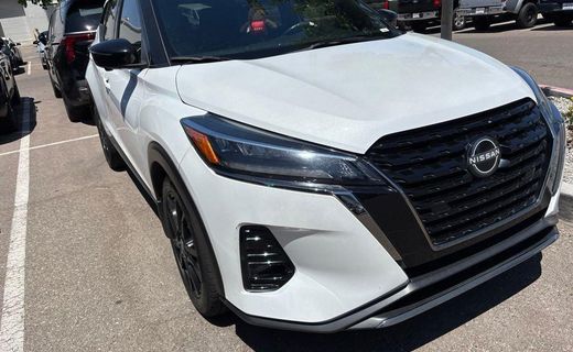 2023 Nissan Kicks SR