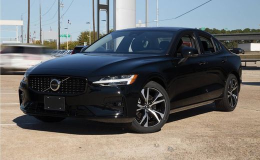 2024 Volvo S60 Plus Dark