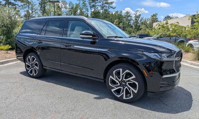 2027 Lincoln Navigator Reserve