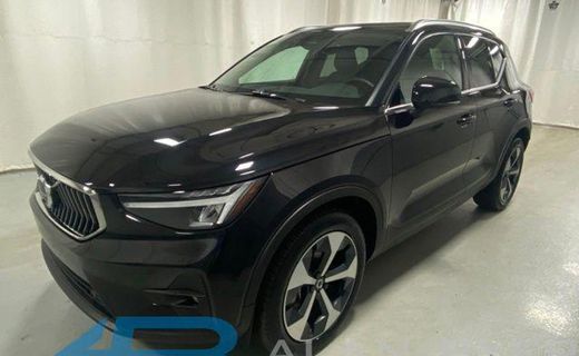 2025 Volvo XC40 Plus Bright