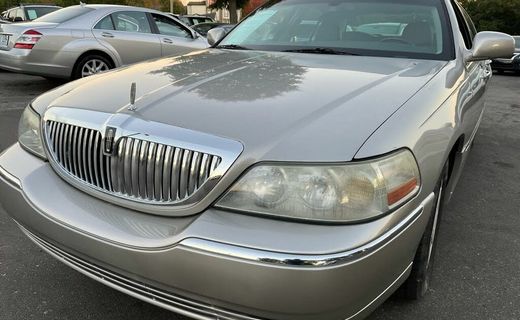 2007 Lincoln Town CAR Signature Limited
