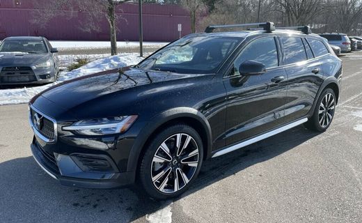 2020 Volvo V60CC Momentum