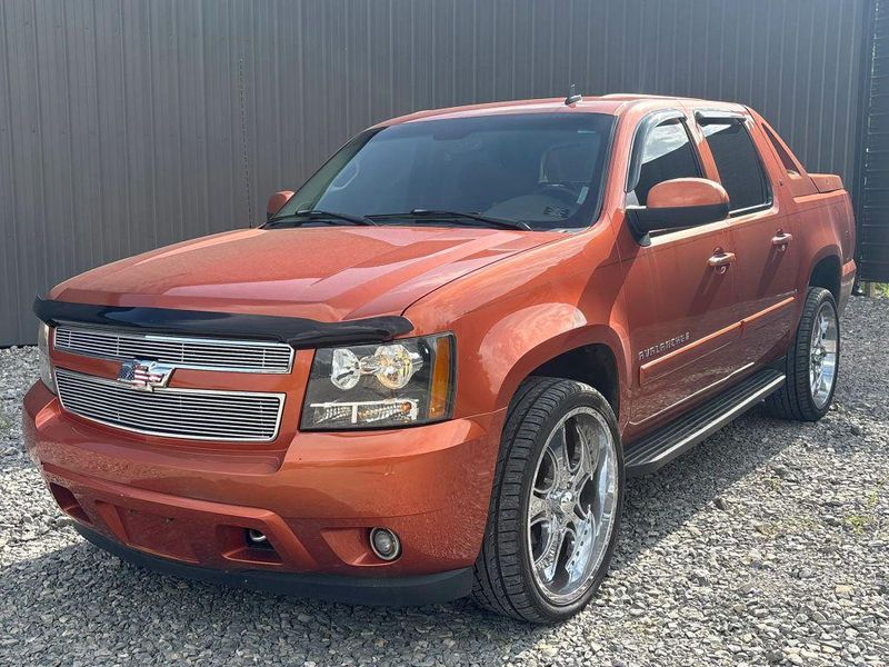 2007 Chevrolet Avalanche — a typically priced live listing