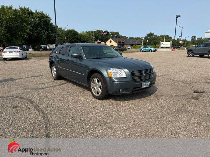 Representative 2005 Dodge Magnum photo