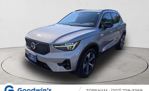 2026 Volvo XC40 Plus Dark