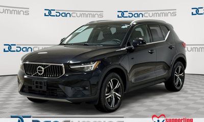 2023 Volvo XC40 Plus Bright