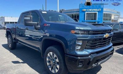 2026 Chevrolet Silverado HD Custom