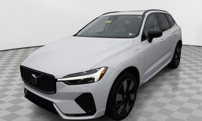 2024 Volvo XC60 Plus Dark