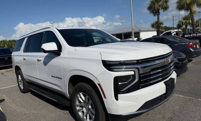 2025 Chevrolet Suburban LT