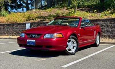 2004 Ford Mustang Deluxe