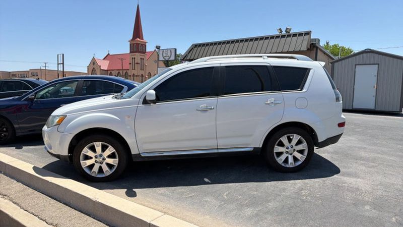 2009 Mitsubishi Outlander — a typically priced live listing