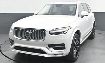 2023 Volvo XC90 Plus Bright