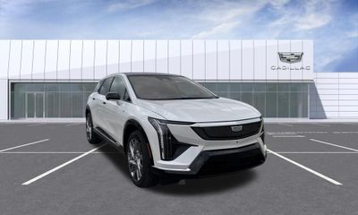 2025 Cadillac Optiq Luxury 2