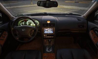 2002 Infiniti I35 Base