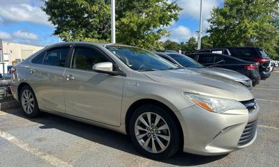 2016 Toyota Camry Hybrid