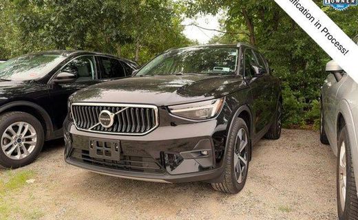 2024 Volvo XC40 Plus Bright