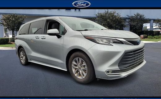 2021 Toyota Sienna XLE