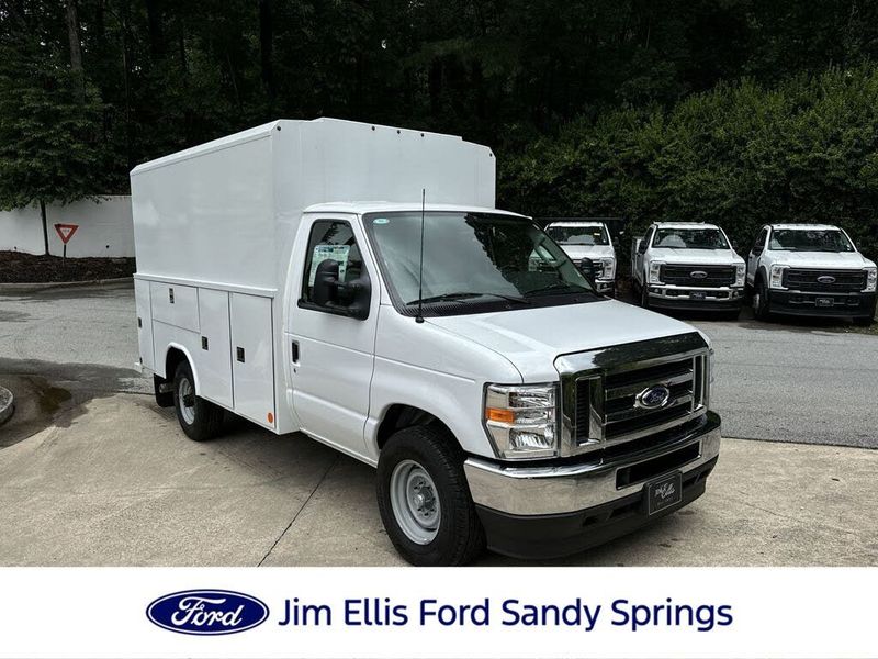 2025 Ford E 450 — a typically priced live listing