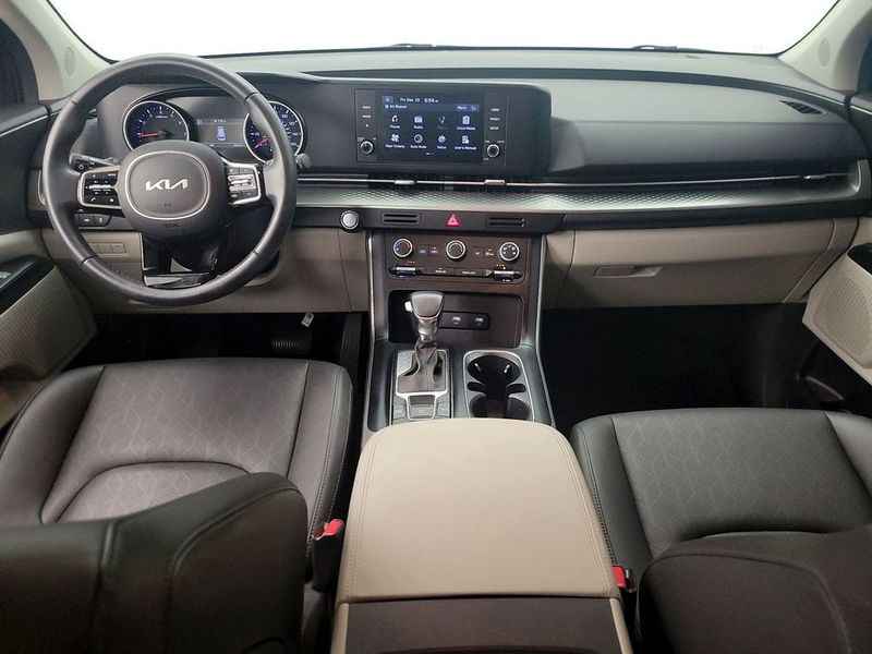 2022 Kia Carnival — a typically priced live listing