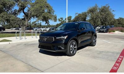 2025 Volvo XC40 Plus Bright