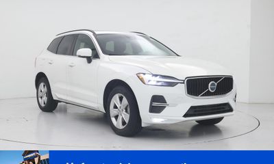 2022 Volvo XC60 Momentum Excl S60
