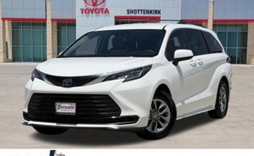 2022 Toyota Sienna LE