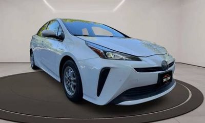 2020 Toyota Prius LE