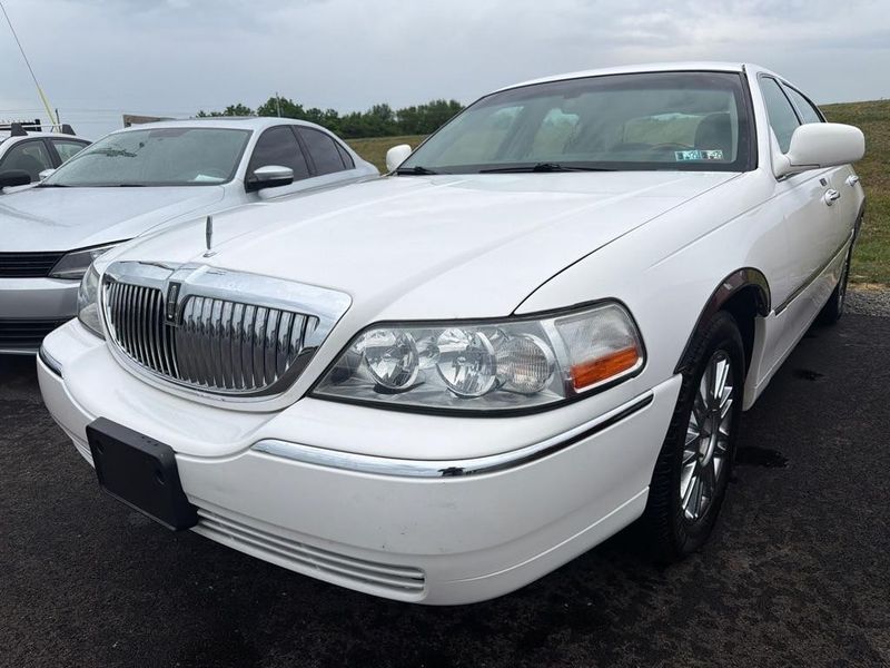 2010 Lincoln Town CAR — a typically priced live listing