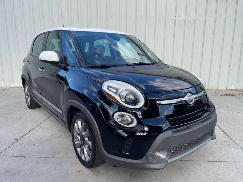 2015 Fiat 500L — a typically priced live listing