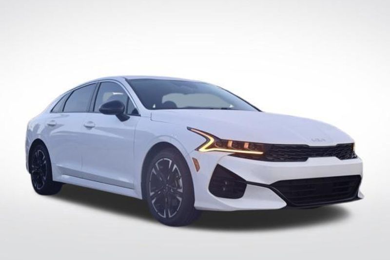 2023 Kia K5 — a typically priced live listing