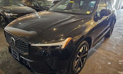 2026 Volvo XC60 Plus Dark