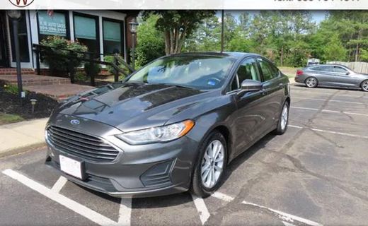 2020 Ford Fusion SE