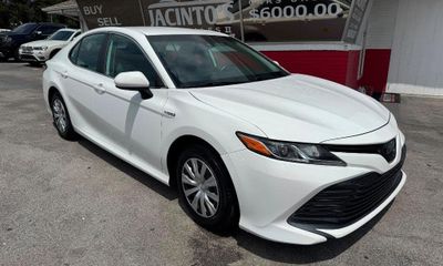 2020 Toyota Camry LE Hybrid
