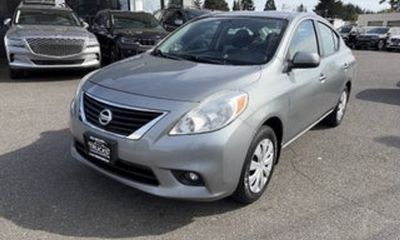 2011 Nissan Versa 18 S