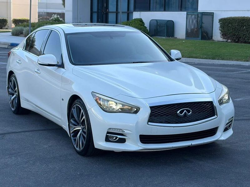 2015 Infiniti Q50 — a typically priced live listing