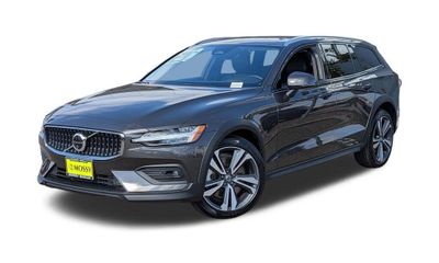 2025 Volvo V60CC Plus