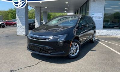 2027 Chrysler Pacifica Select