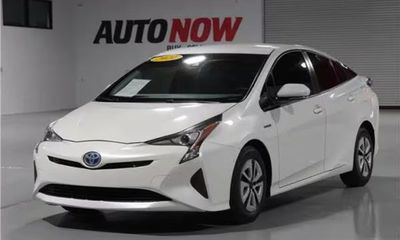 2018 Toyota Prius ONE TWO