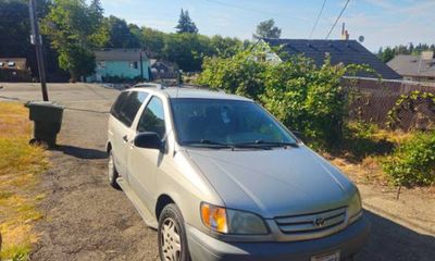 2003 Toyota Sienna LE