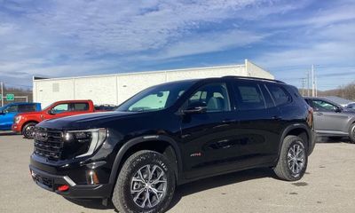 2025 GMC Acadia AT4