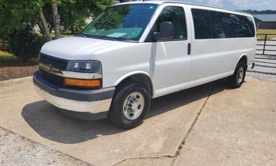 2017 Chevrolet Express Passenger LT EXT