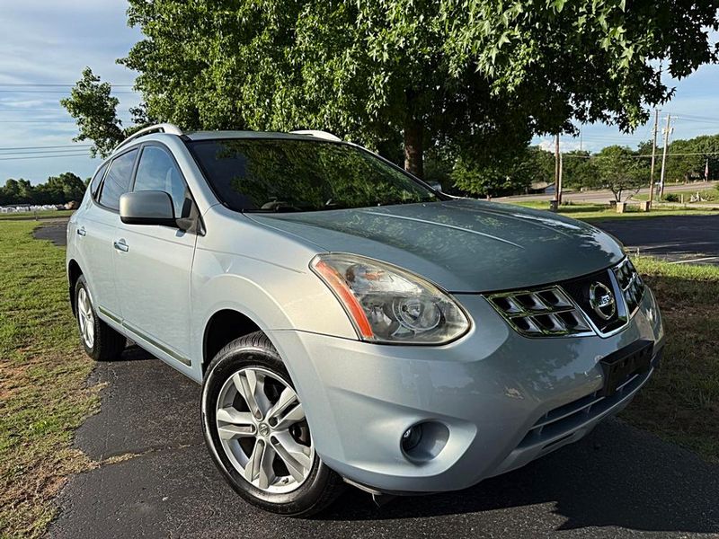 2013 Nissan Rogue — a typically priced live listing
