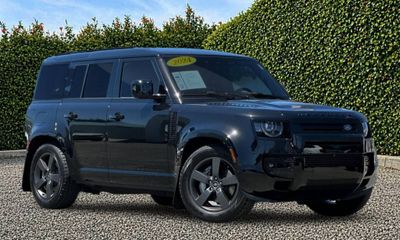 2024 Land Rover Defender 110 SE