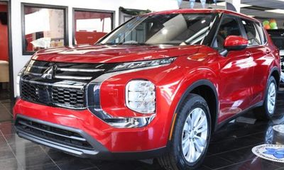 2026 Mitsubishi Outlander ES