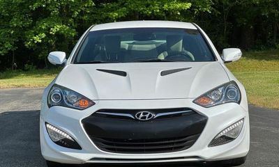 2015 Hyundai Genesis Coupe GLS Middle