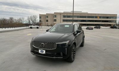 2026 Volvo XC90 Plus Bright